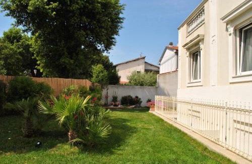 Livorno Apartamento | Villa Bianca a few steps by the sea with exclusive garden & jacuzzi