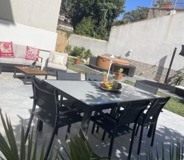 Livorno Apartamento | Villa Bianca a few steps by the sea with exclusive garden & jacuzzi