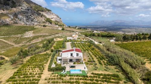 Alcamo Villa | Villa Bonifato vista sulle campagne e sul mare siciliano COZY HOUSE ITALY