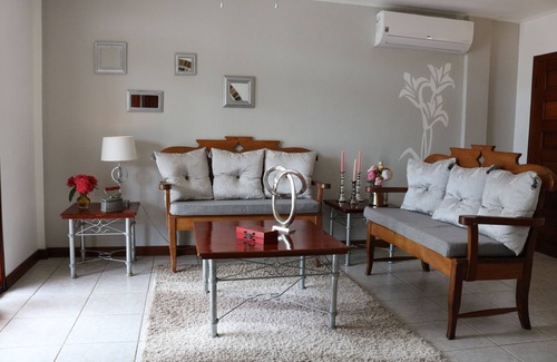 Belize City Cama Y Desayuno | Villa Boscardi - Deluxe King Room. Full Breakfast Included