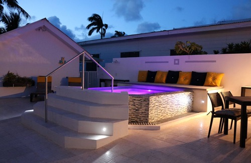 Belize City Cama Y Desayuno | Villa Boscardi - Deluxe King Room. Full Breakfast Included