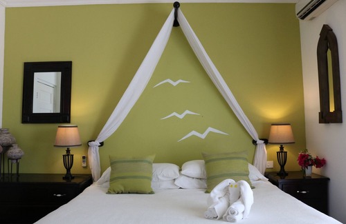 Belize City Cama Y Desayuno | Villa Boscardi - Deluxe King Room - Breakfast Included
