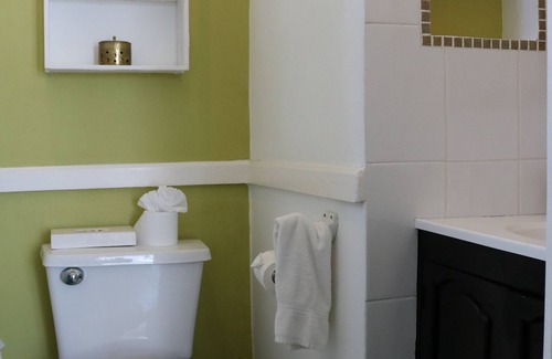 Belize City Cama Y Desayuno | Villa Boscardi - Deluxe King Room - Breakfast Included