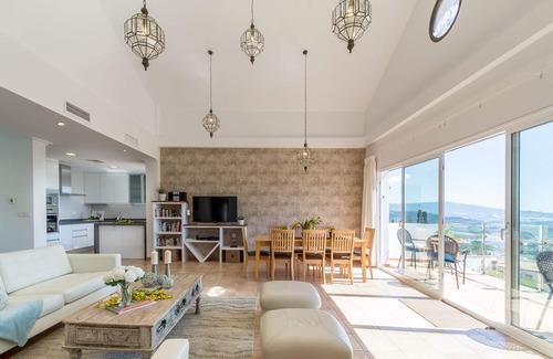 Salobrena Villa | Villa Bosque Mar con piscina privada climatizada y jacuzzi