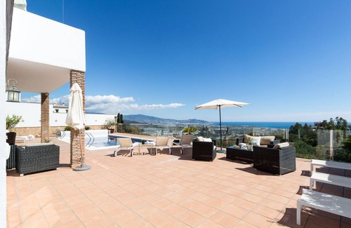 Salobrena Villa | Villa Bosque Mar con piscina privada climatizada y jacuzzi