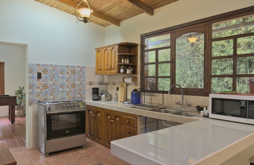 Banos de Agua Santa Villa | Villa Bossano Samar