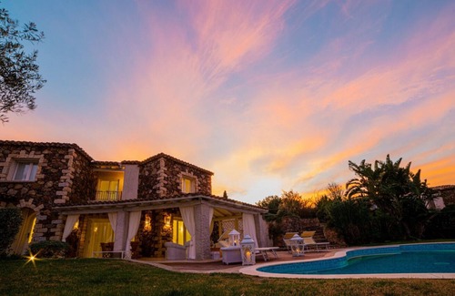 Castiadas Villa | Villa Bougainvillea - Villa de lujo con piscina a 500 metros del mar
