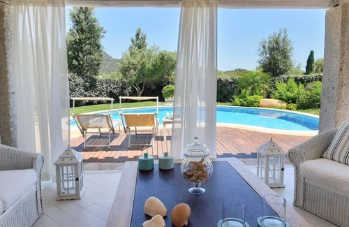 Castiadas Villa | Villa Bougainvillea - Villa de lujo con piscina a 500 metros del mar