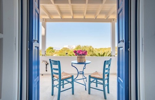 Naxos Villa | Villa Bougainvillia -Traditional 4 bedroom house with pool, close to the beach