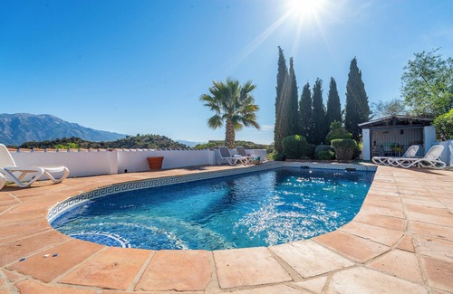 Vinuela Villa | Villa "Bravo spectacular views" con vistas al lago y a la montaña, piscina, jardín y Wi-Fi
