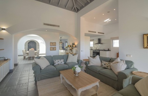 Benalup-Casas Vieja Villa | Villa 'Buganvilla' con vistas a la montaña, Wi-Fi y aire acondicionado
