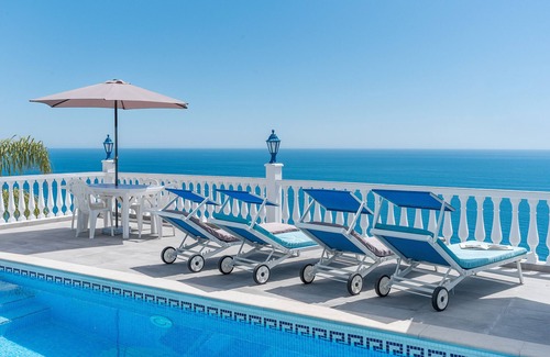 Almunecar Villa | Villa "Buganvilla" con vistas al mar, piscina, bañera de hidromasaje, terrazas y jardín
