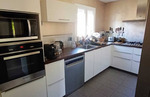 L'Isle-sur-la-Sorgue Villa | Pretty villa with pool and spa