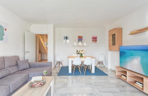 Torre de Benagalbon Casa | VILLA by the beach. Pool, Priv Parking and Golf