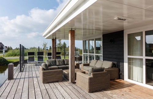 Delfstrahuizen Villa | Villa junto al Agua con Sauna y Terraza
