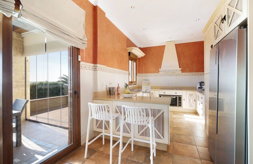 Chiclana de la Frontera Villa | Villa "Carolina Beach House" con vistas al mar, 2 terrazas privadas y Wi-Fi