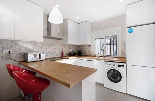 Poblado Sancti Petri Villa | Villa 'Cirpe Mar' con piscina privada, terraza privada y Wi-Fi