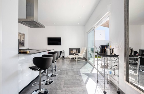 Chiclana de la Frontera Casa | Villa 'Chill Out Of City' con piscina privada, Wi-Fi y aire acondicionado