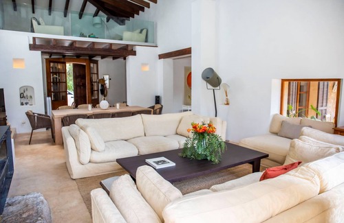 Esporles Villa | Villa 'Ca Na Rubí' with Mountain View, Wi-Fi and Air Conditioning