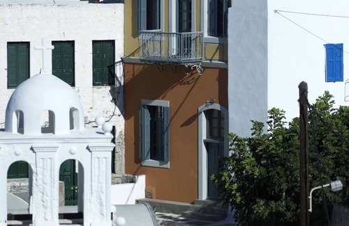 Mandraki Casa | VILLA CALLIOPE UNA CASA ADOSADA EN UNA ISLA VOLCÁNICA EN EL MAR EGEO