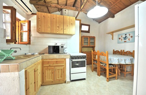 Xanthi Region Villa | Villa Camelia. Vista privilegiada sobre el mar Egeo. Acceso al mar desde el parque privado.