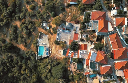 Xanthi Region Villa | CAMELIA + Verónica. Vista privilegiada sobre el mar Egeo. Acceso al mar desde el parque privado.