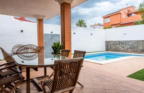Bormujos Villa | Villa Candelaria Sol y Piscina