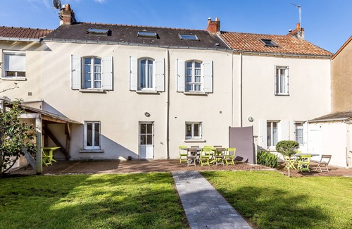 Pont Rousseau Villa | Villa para 8 personas, 4 dormitorios, amplia terraza, acceso a la piscina cubierta