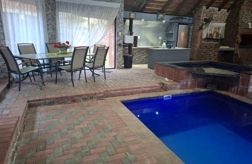 Jan Kempdorp Casa | Villa Caramia Guest Lodge