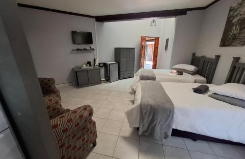 Jan Kempdorp Casa | Villa Caramia Guest Lodge