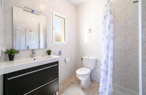 Urbanitzacio la Fustera Villa | Villa Carolina Blanca by Villa Plus