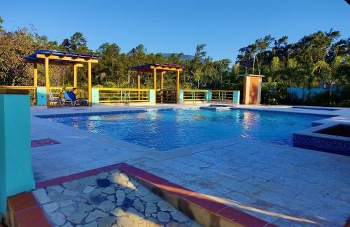 La Vega Province Casa | Villa Carolina By Hospedify Hermosa villa con piscina, mesa de billar, cancha de baloncesto y BBQ