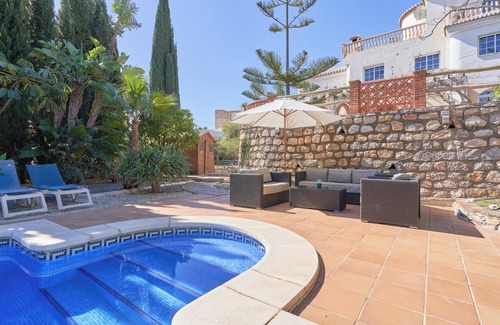 Salobrena Villa | Villa 'Casa Alba' con vistas al mar y a la montaña, piscina, jardín y Wi-Fi