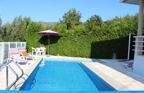 Cinfaes Villa | Villa 'Casa Da Calçada' con vistas a la montaña, piscina privada y Wi-Fi