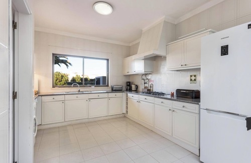 Salema Villa | Villa "Casa Da Ermida" cerca de la playa y campo de golf, con Wi-Fi, terraza y jardín
