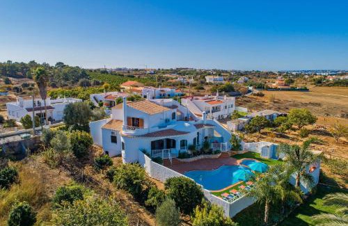 Patroves Villa | Villa Casa do Laguinho by Villa Plus