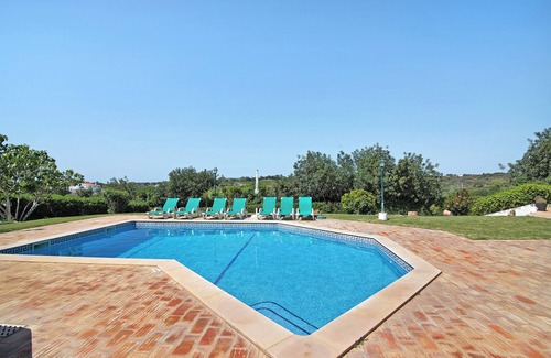 Albufeira Villa | Villa 'Casa dos Avós' con piscina privada, terraza y Wi-Fi