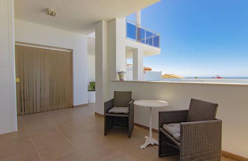 Almayate Bajo Villa | Villa 'Casa Flores 047' con vistas al mar, Wi-Fi y aire acondicionado