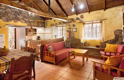 Tejeda Villa | Villa 'Casa Rural Pepita la de las Flores' con piscina, terraza y Wi-Fi
