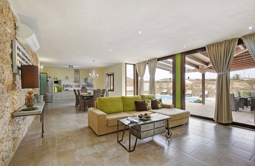 Tuineje Villa | Villa 'Casa Rural Teberite' con vistas a la montaña, piscina, Wi-Fi y jardín