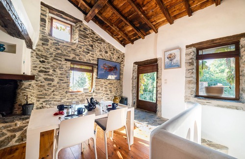 Montferrer Villa | Villa "Casablanca" con vistas a la montaña, piscina privada y Wi-Fi