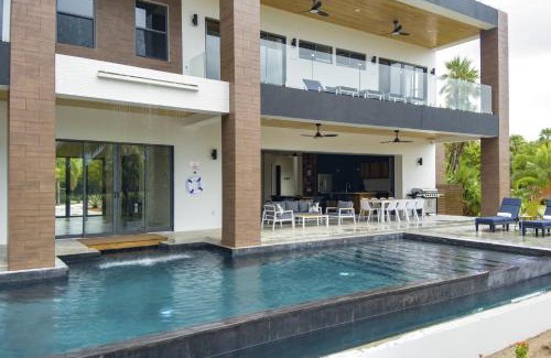 Cocoplum Villa | Villa Cascada at Beyond the Blue