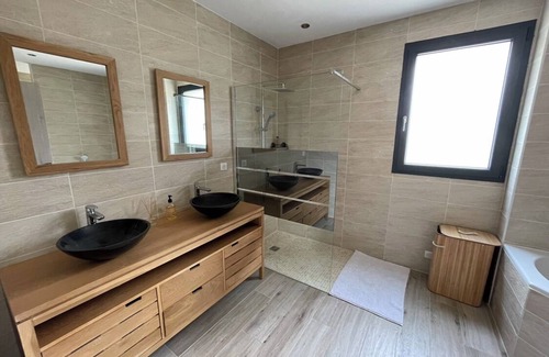Caseneuve Casa | Villa caseneuve
