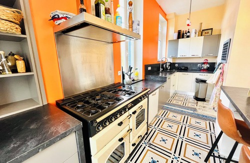Neris-les-Bains Villa | Villa Castel Marie Louise, ideal for families, in a spa town