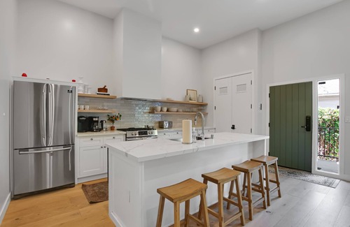 Santa Barbara Villa | Villa Castillo 4 - Immaculate, A/C, spacious villa downtown, walk to everything, Dog ok!