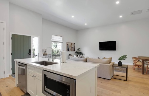 Westside Villa | Villa Castillo 4 & 5 (2 villa rental) centrally located downtown, A/C, dog allowed