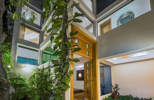 Playacar Fase II Villa | Villa Caterina: 5 minutos de la Playa, Desayuno + Carrito de Golf incluido.