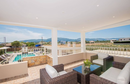 Agrilia Villa | Villa Cela - 5-Bedroom Villa with Private Pool