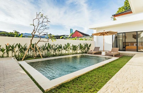 Berawa Villa | Villa Celestial Brand New Enchanting 2 BR with Aircon Living Canggu