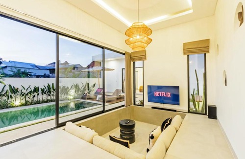 Berawa Villa | Villa Celestial Brand New Enchanting 2 BR with Aircon Living Canggu